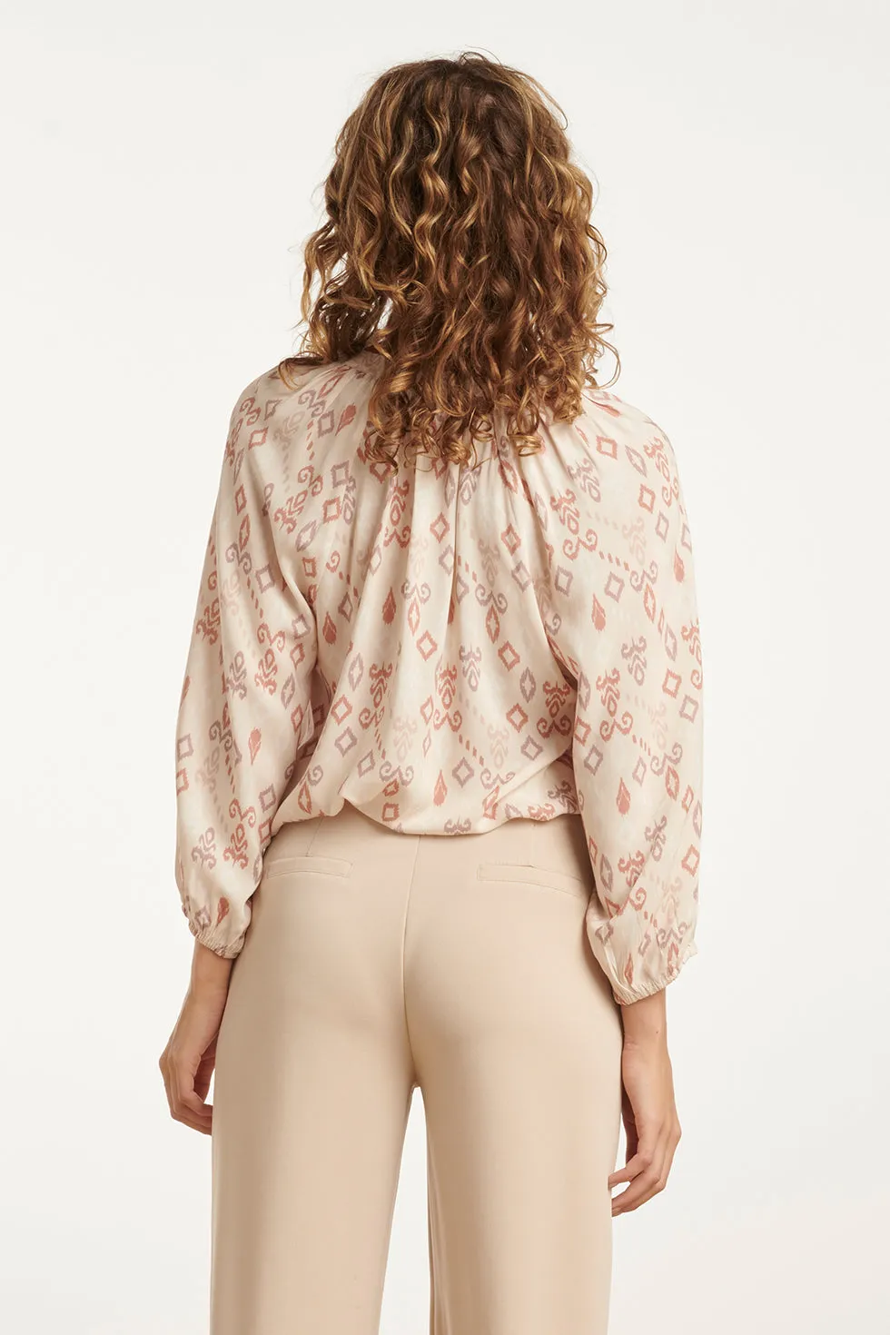 25043 V-Hals Blouse Met Aztec Printnude  Tinten | Sand-Multicolour