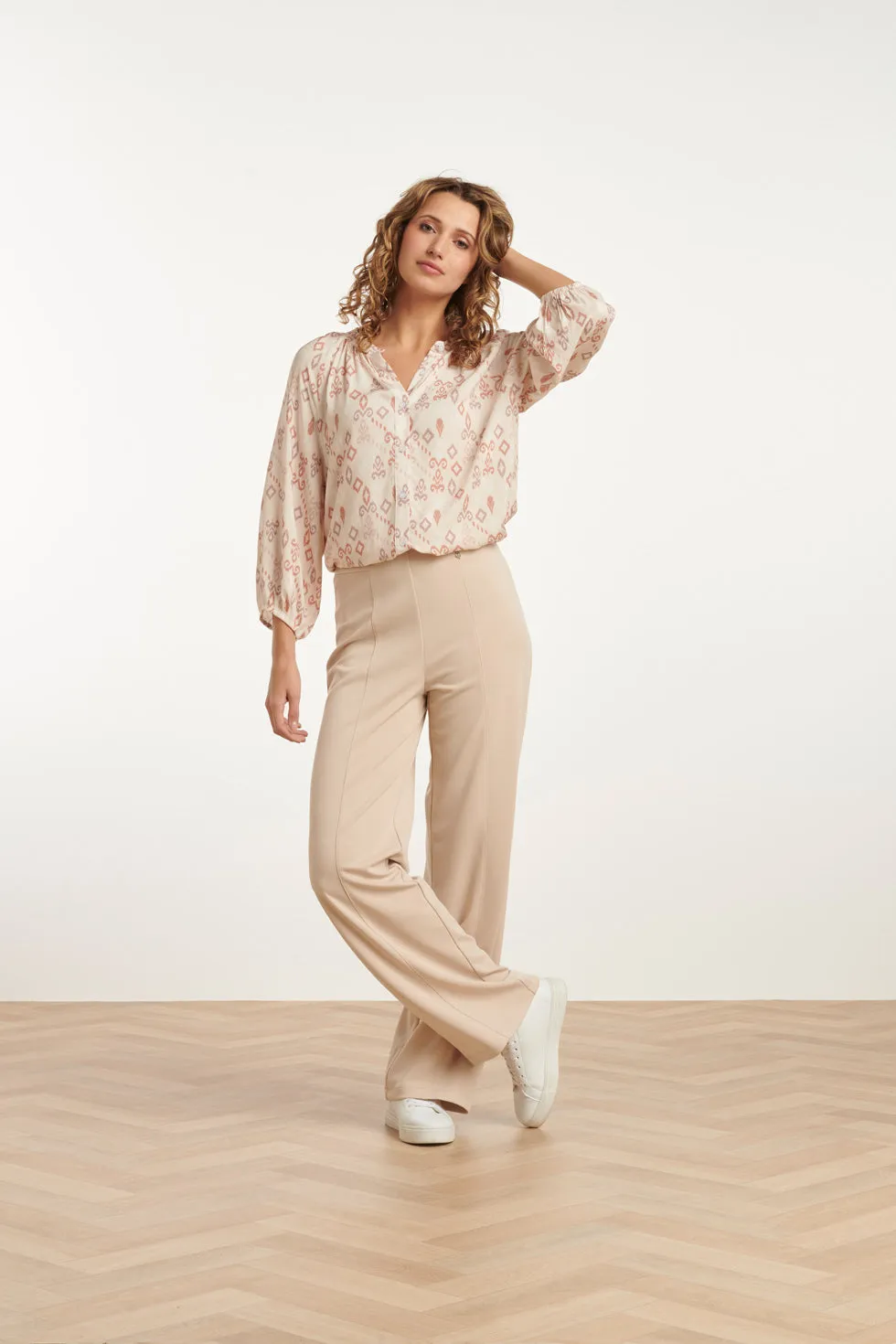 25043 V-Hals Blouse Met Aztec Printnude  Tinten | Sand-Multicolour