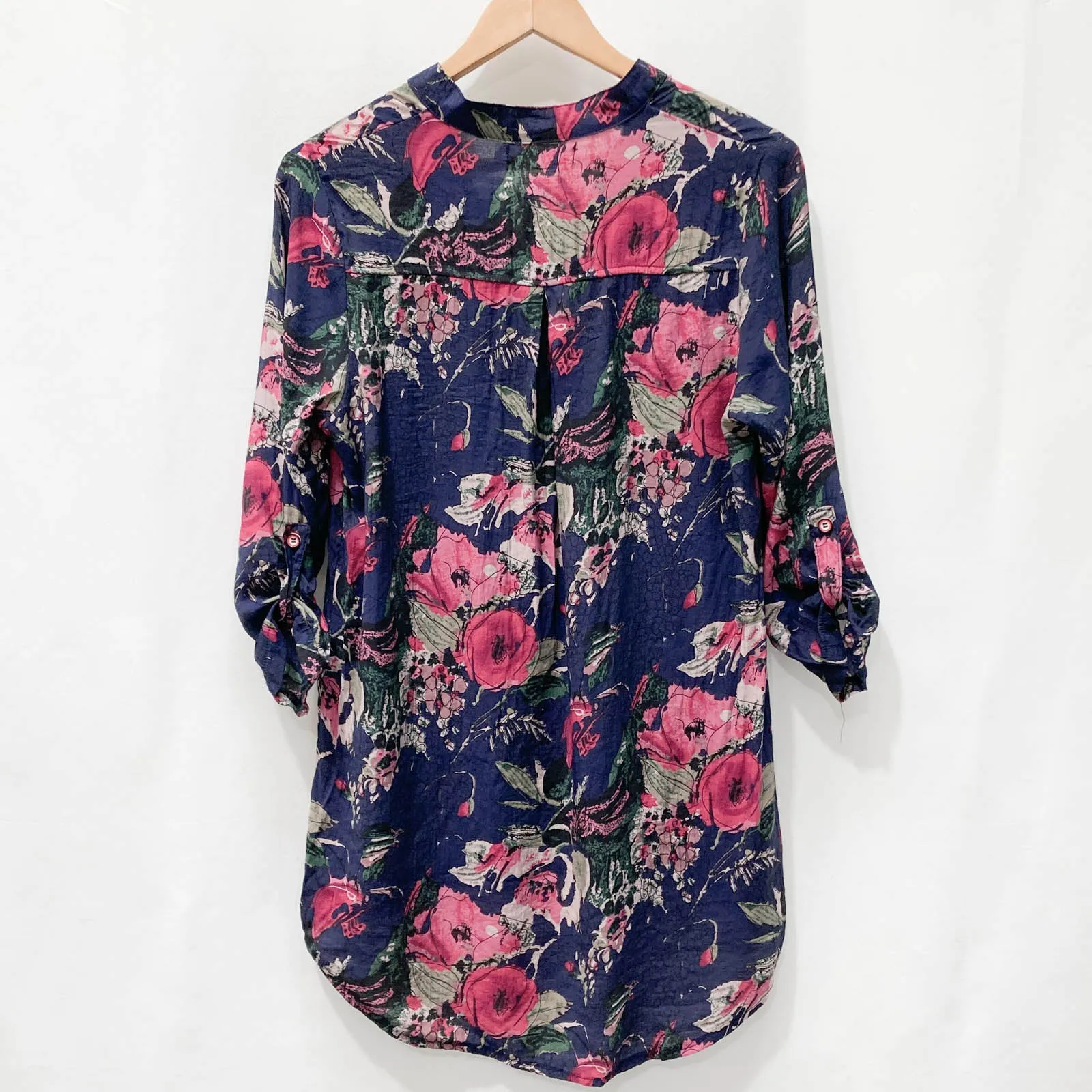 Abollria Navy & Pink Floral Print Notch V-Neck 3/4 Roll Tab Sleeve Tunic Top M