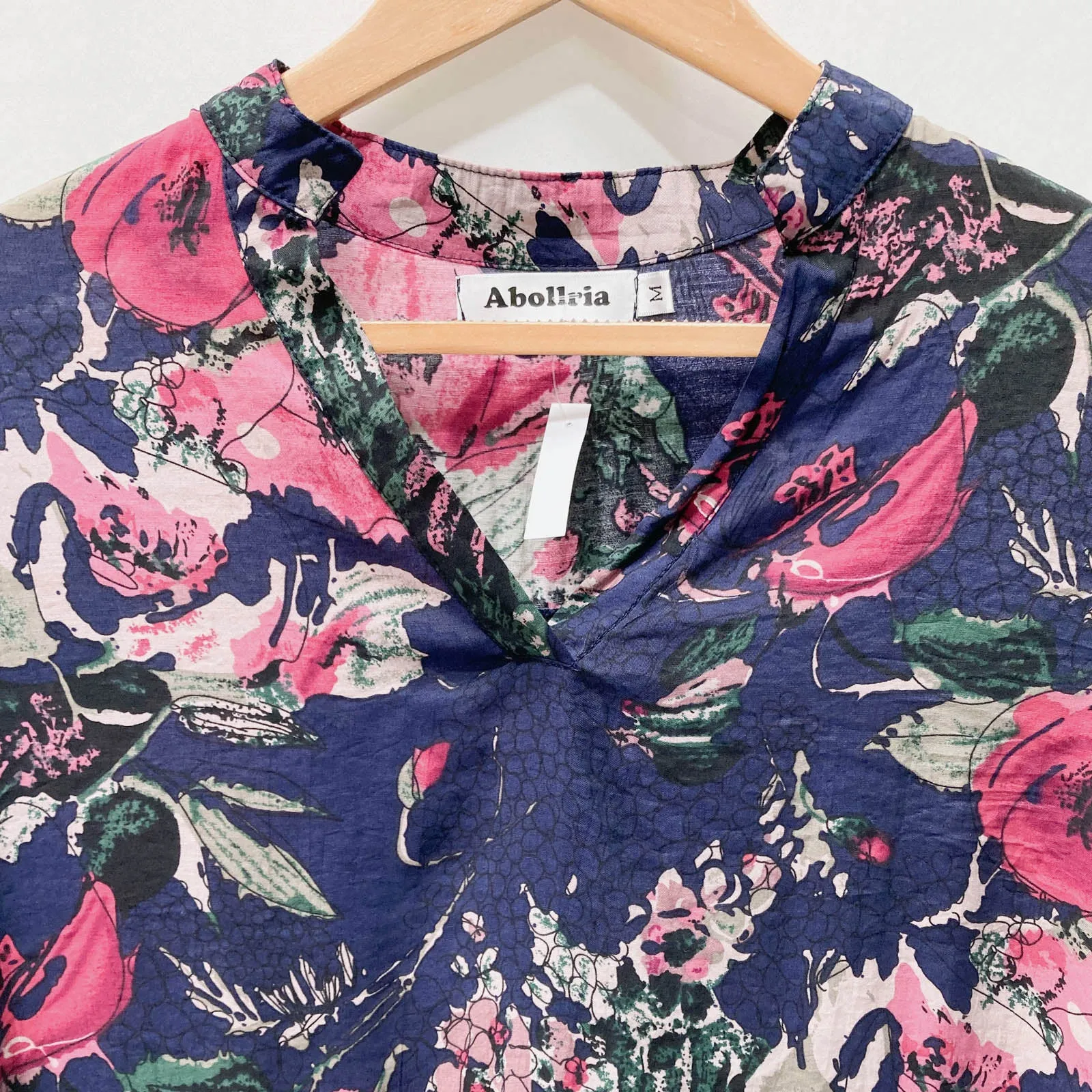 Abollria Navy & Pink Floral Print Notch V-Neck 3/4 Roll Tab Sleeve Tunic Top M