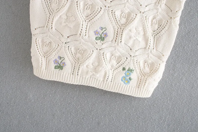 FLORAL EMBROIDERY CROPPED TOP