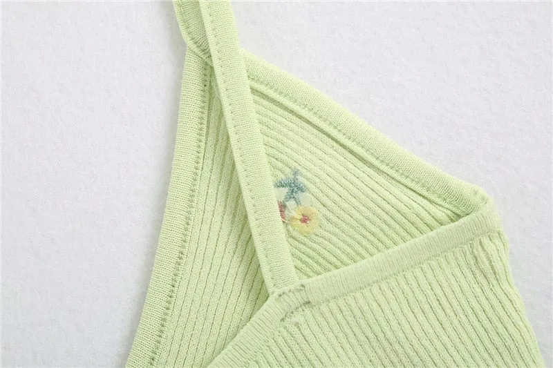 FLORAL EMBROIDERY TOP
