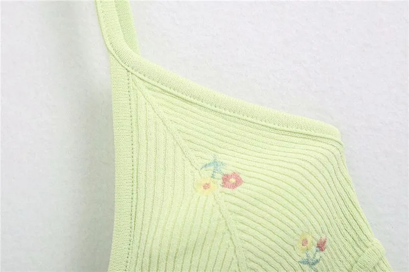 FLORAL EMBROIDERY TOP