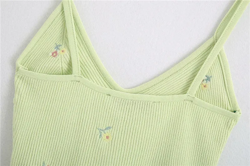 FLORAL EMBROIDERY TOP