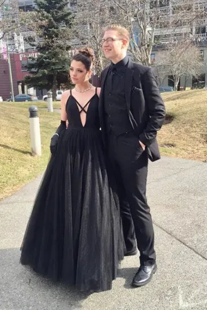Promfast Fashion Spaghetti Straps Black Tulle A Line Prom Dresses Floor Length Evening Party Dresses PFP2075