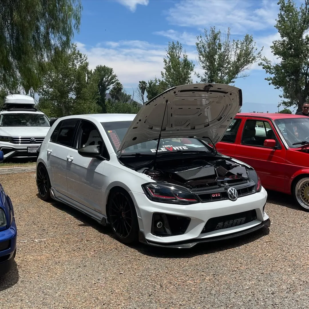Robot Craftsman Side Skirts and Extensions for Volkswagen Golf R GTI MK7/7.5 Carbon Fiber/FRP