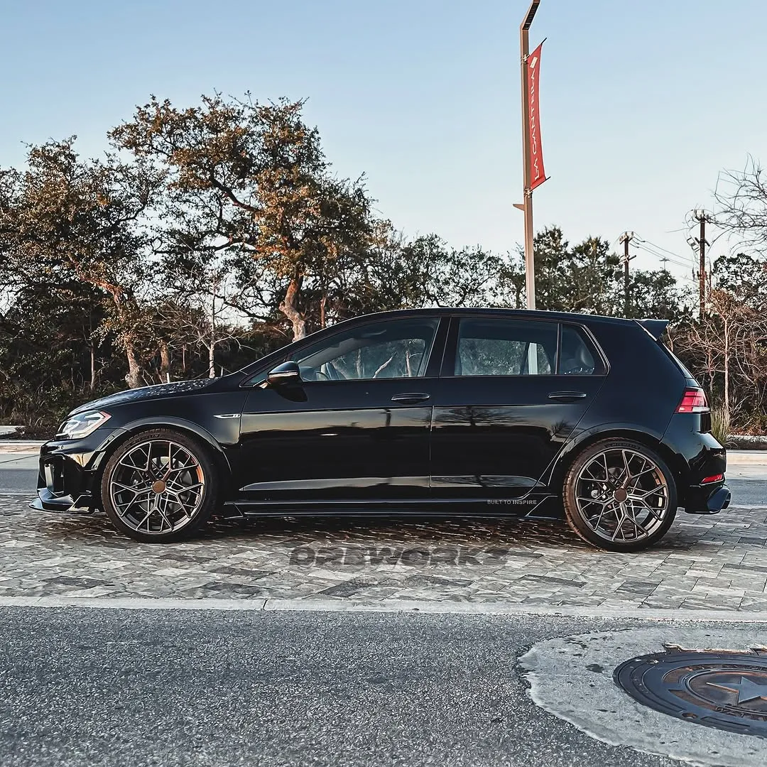Robot Craftsman Side Skirts and Extensions for Volkswagen Golf R GTI MK7/7.5 Carbon Fiber/FRP