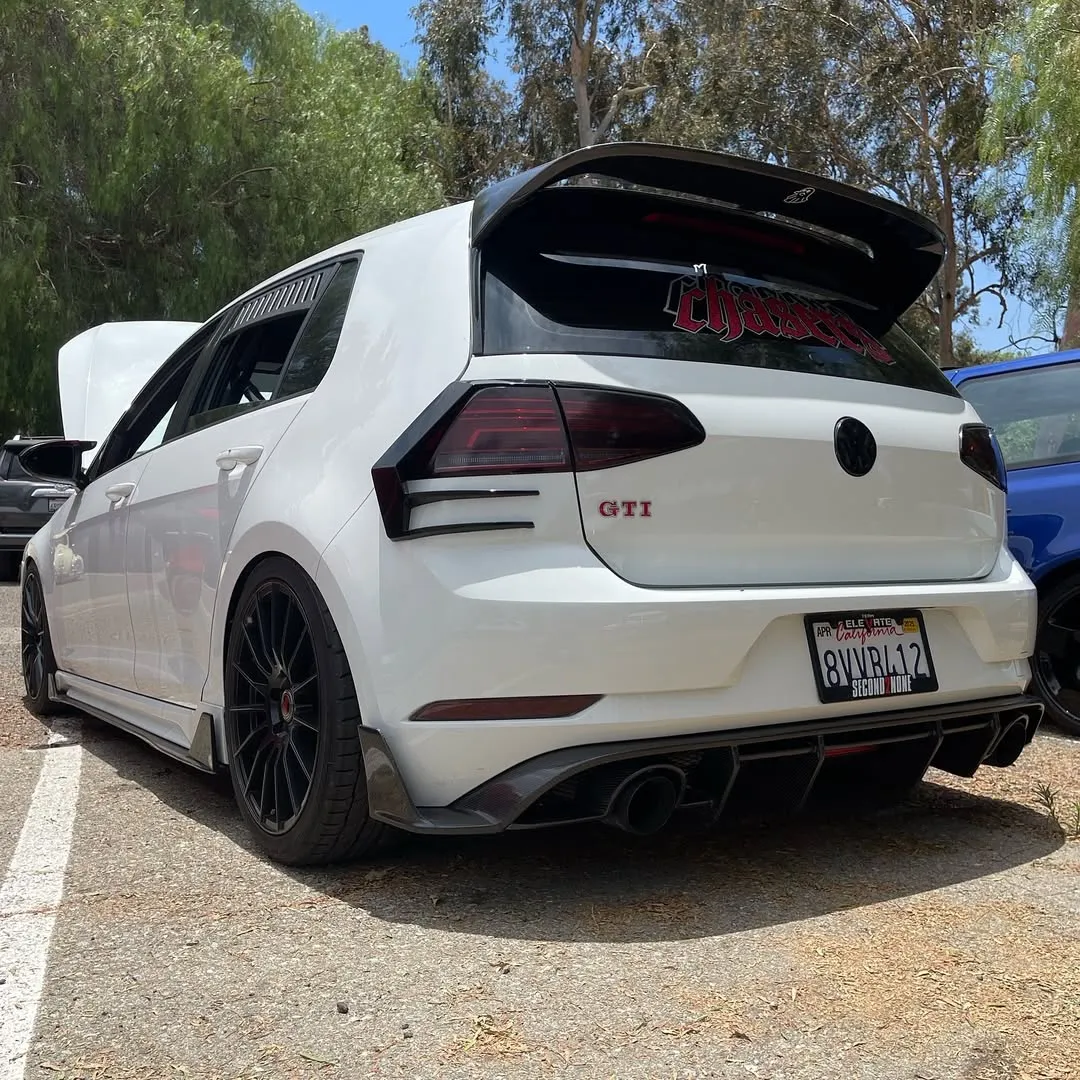Robot Craftsman Side Skirts and Extensions for Volkswagen Golf R GTI MK7/7.5 Carbon Fiber/FRP