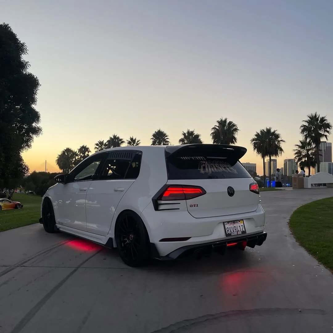 Robot Craftsman Side Skirts and Extensions for Volkswagen Golf R GTI MK7/7.5 Carbon Fiber/FRP