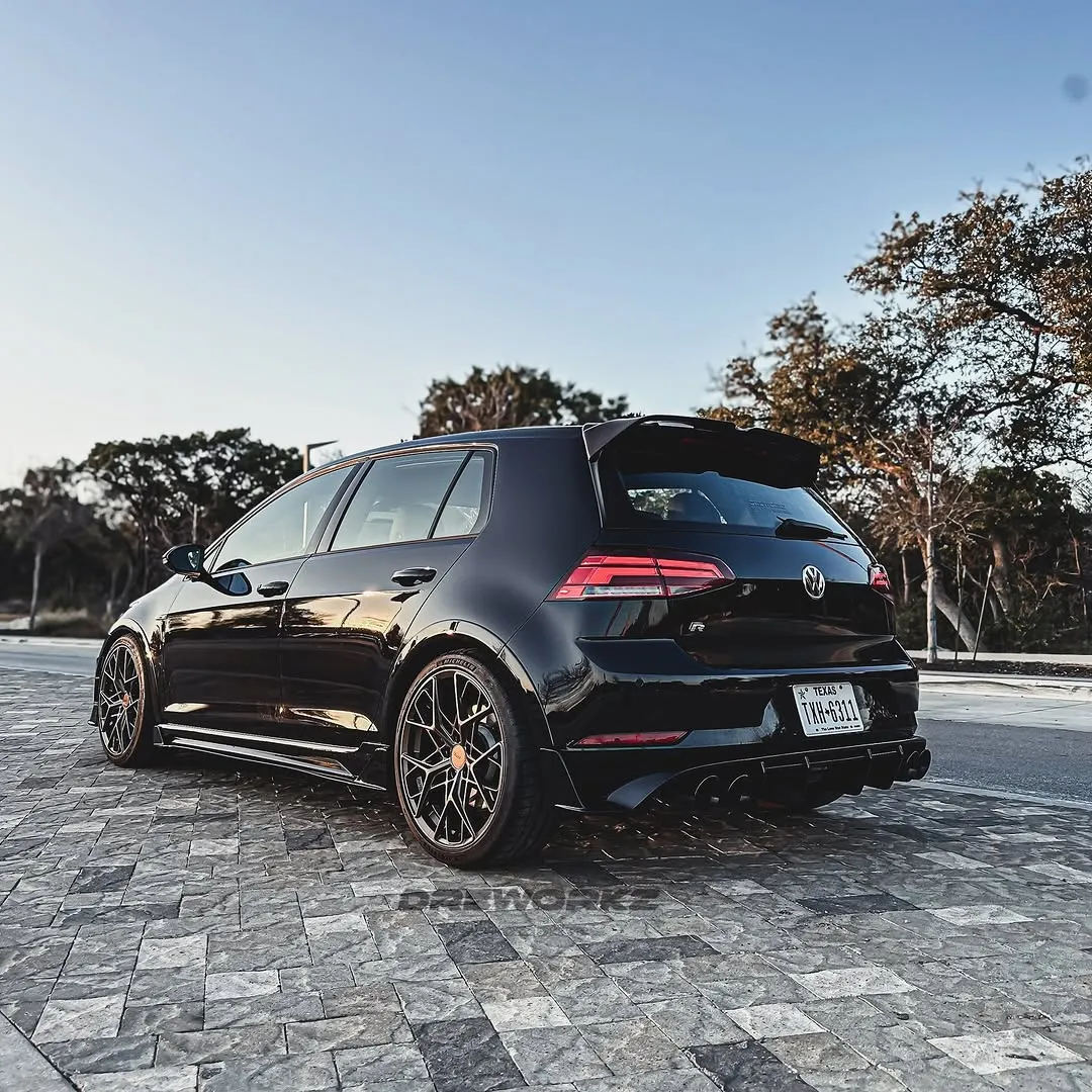 Robot Craftsman Side Skirts and Extensions for Volkswagen Golf R GTI MK7/7.5 Carbon Fiber/FRP