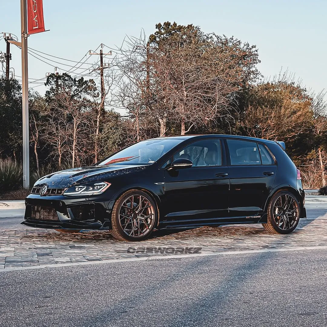 Robot Craftsman Side Skirts and Extensions for Volkswagen Golf R GTI MK7/7.5 Carbon Fiber/FRP